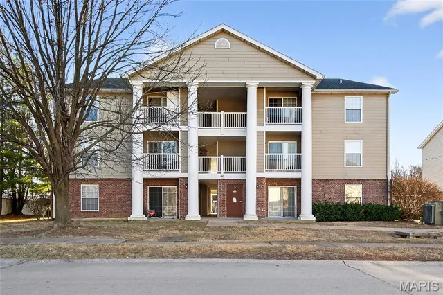 $99,900 | 660 Materdie Lane, Unit 104, Florissant, MO 63031