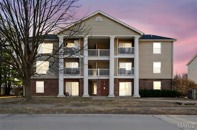 $99,900 | 660 Materdie Lane, Unit 104, Florissant, MO 63031
