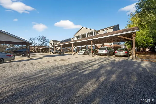 $99,900 | 660 Materdie Lane, Unit 104, Florissant, MO 63031