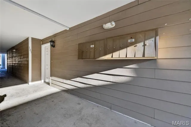 $99,900 | 660 Materdie Lane, Unit 104, Florissant, MO 63031