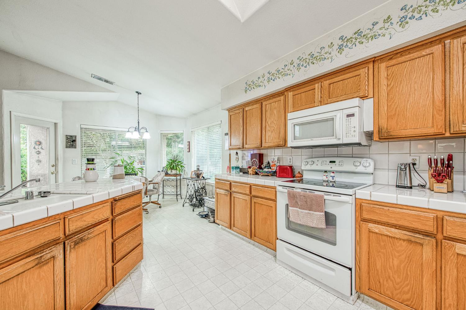 4996 West Decatur Avenue Fresno, CA 93722 - Photo 9 of 19 Gallery Image 9