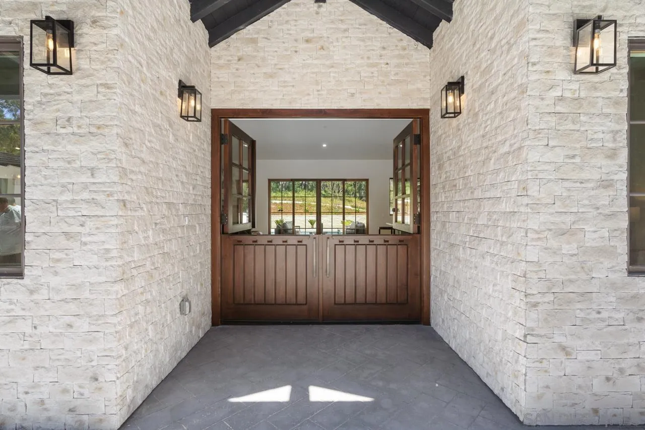 15245 El Camino Real Rancho Santa Fe, CA 92067 - Photo 3 of 41 a view of a hallway