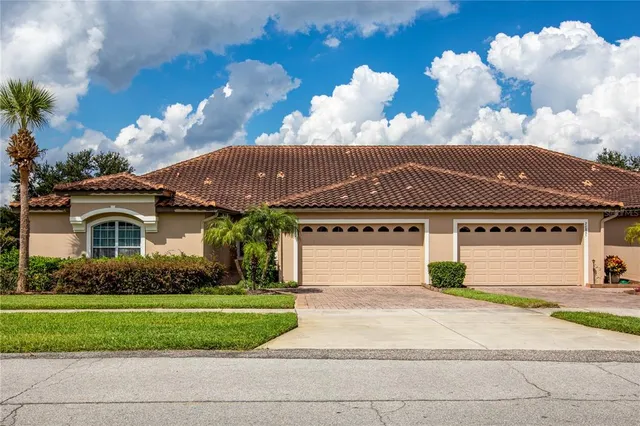 $347,400 | 26841 Bella Vista Drive, Howey-in-the-Hills, FL 34737