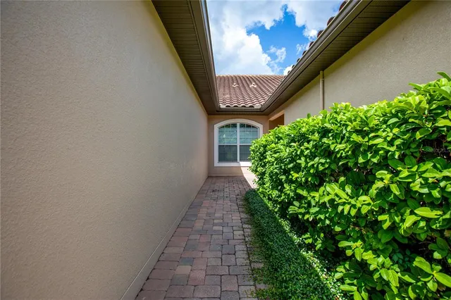 $347,400 | 26841 Bella Vista Drive, Howey-in-the-Hills, FL 34737