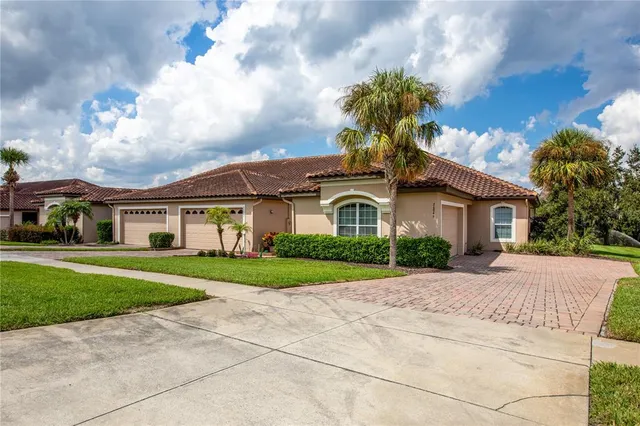 $347,400 | 26841 Bella Vista Drive, Howey-in-the-Hills, FL 34737