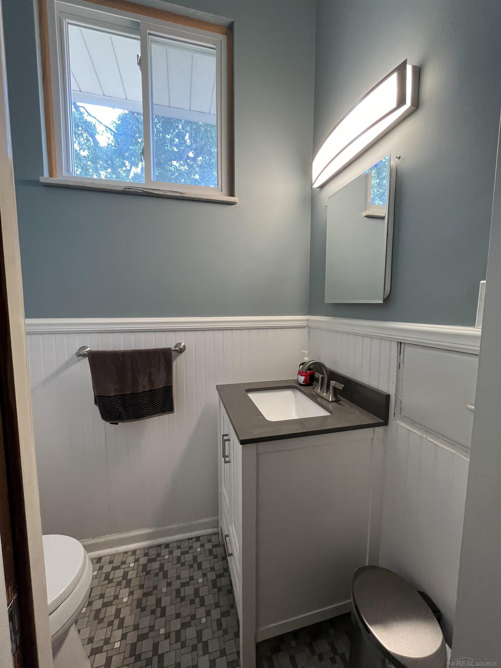 195 Windsor Road Rochester, MI 48307 - Photo 14 of 23 New Half Bath