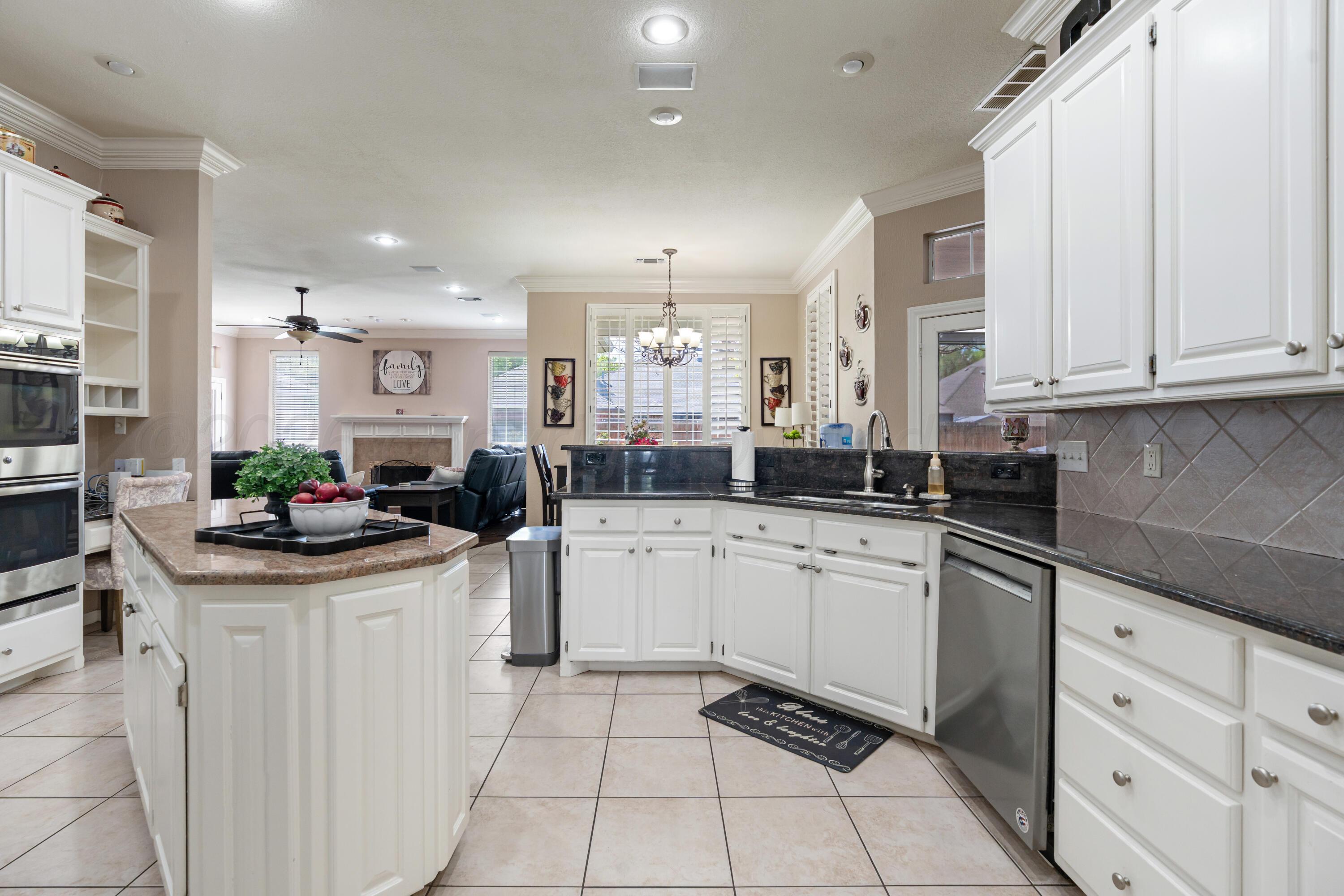 7101 Rochelle Lane Amarillo, TX 79109 - Photo 12 of 41 7107 Rochelle-06