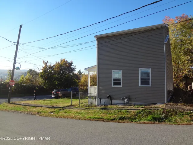 a view of a house with a yard and plants