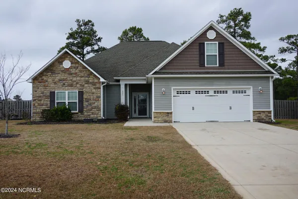 $2,150 | 621 Prospect Way, Sneads Ferry, NC 28460