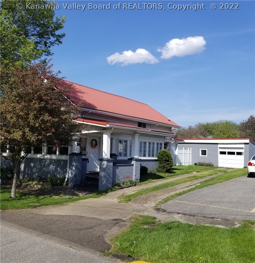 303 Court Street North Ripley, WV 25271 - Photo 2 of 27 https://knw.mlsmatrix.com/Matrix/MediaManager/ShowImage.aspx?tbl=9&mtid=1&tmui=7675576&mf=PU995423&w=128&h=96&q=99&md=0001-01-01%2000:00:00.000