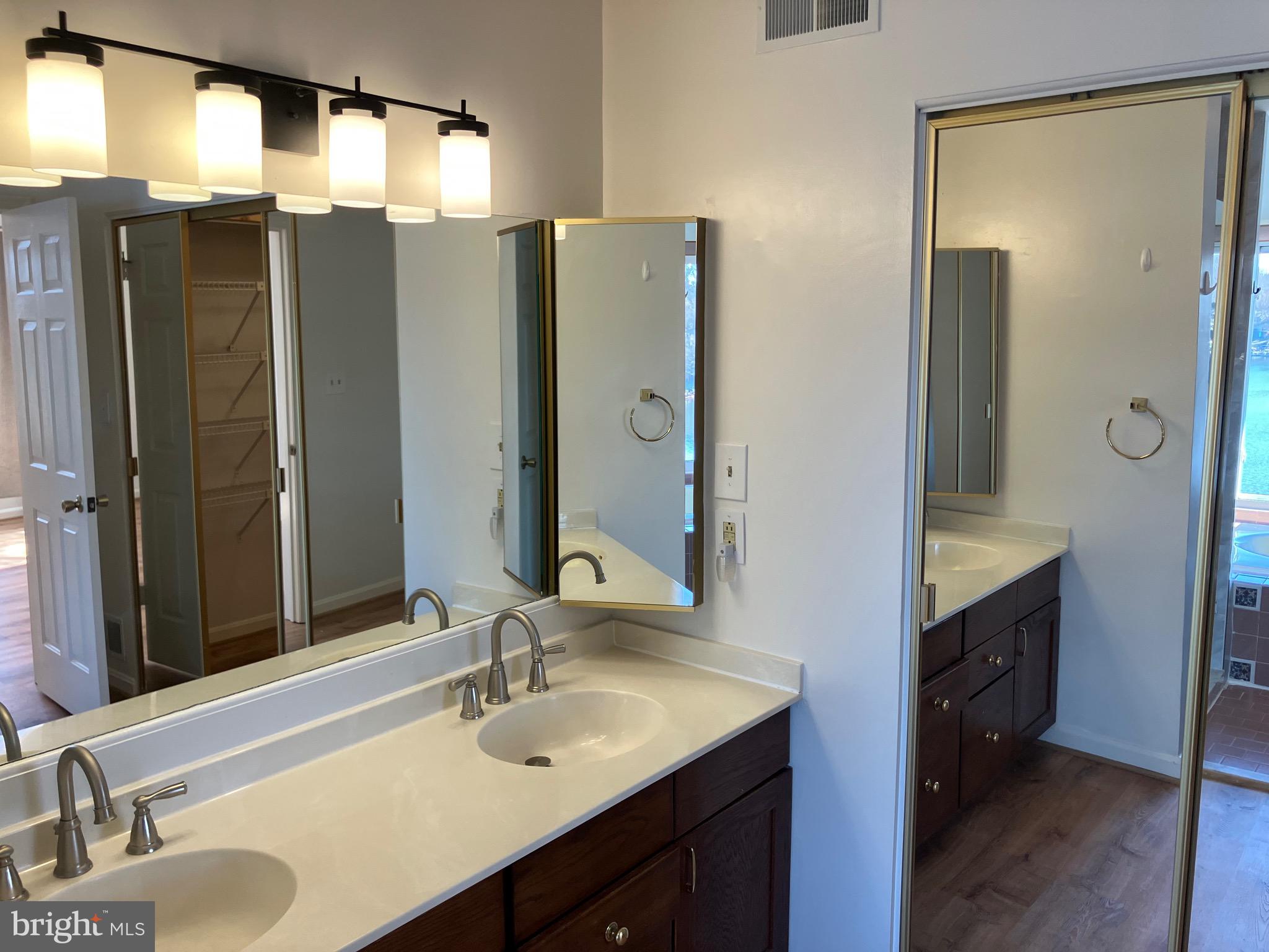 11152 Harbor Court Reston, VA 20191 - Photo 4 of 24