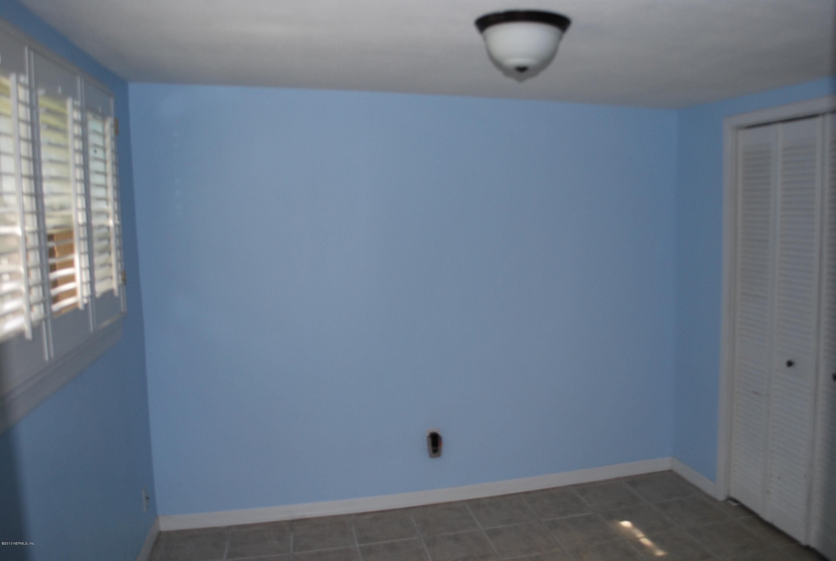 3917 Jean Street Jacksonville, FL 32205 - Photo 11 of 19 a view of a small space