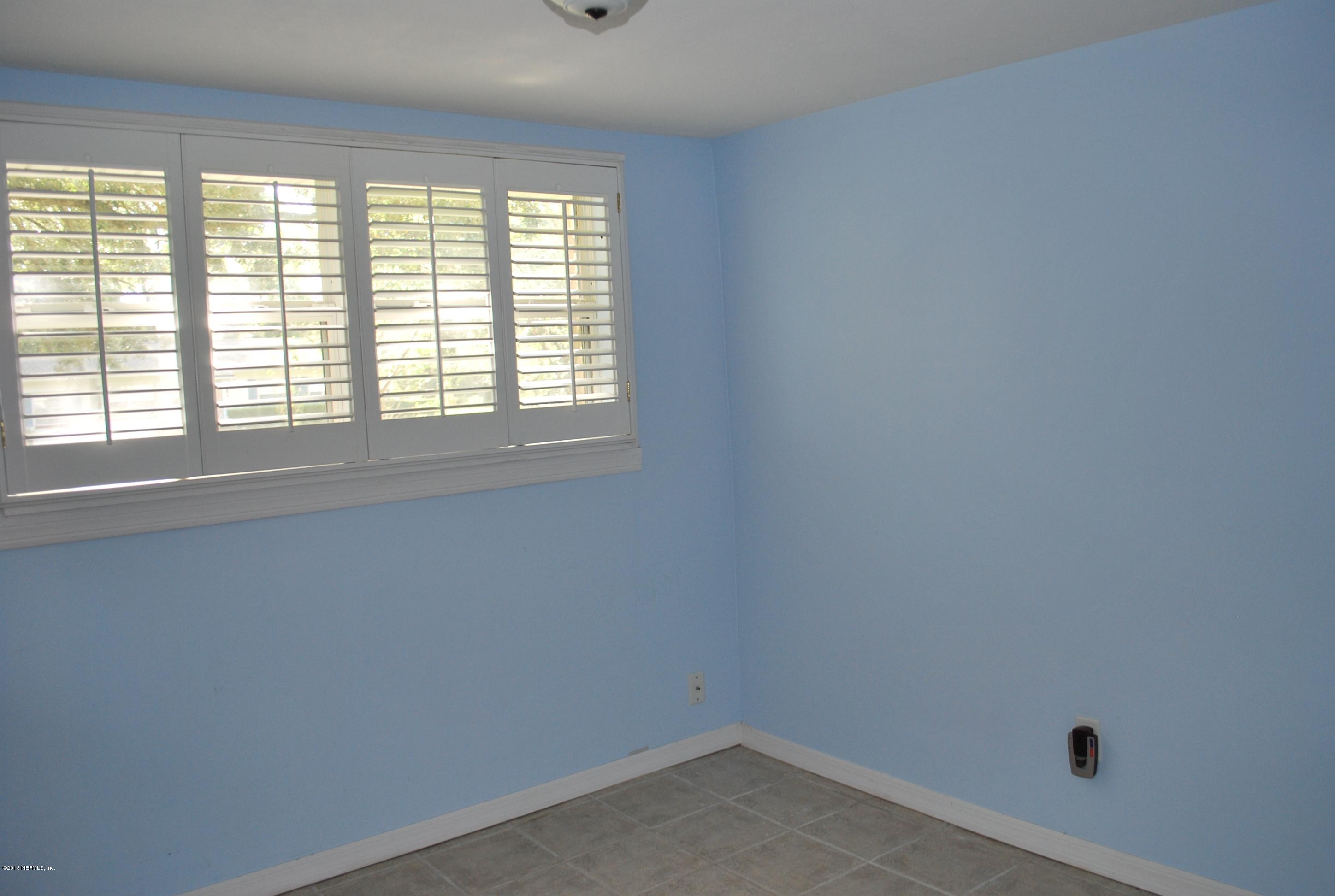 3917 Jean Street Jacksonville, FL 32205 - Photo 15 of 19 an empty room with a window