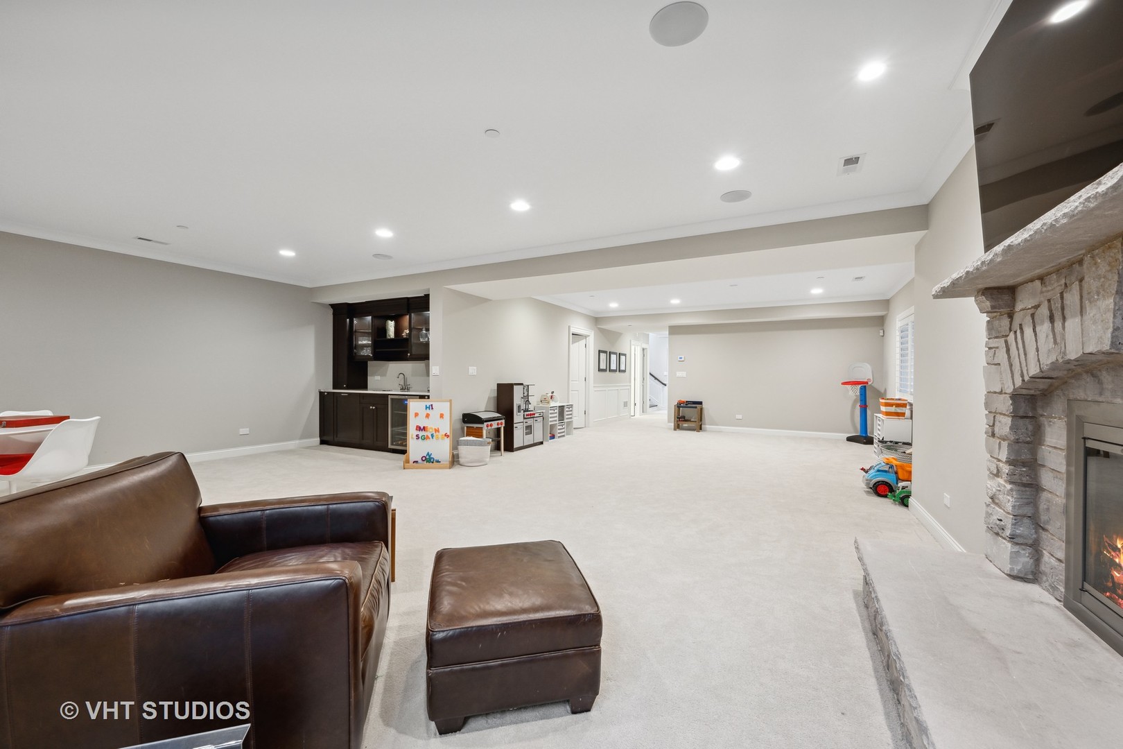 814 17th Street Wilmette, IL 60091 - Photo 37 of 51 a living room with furniture and a fireplace
