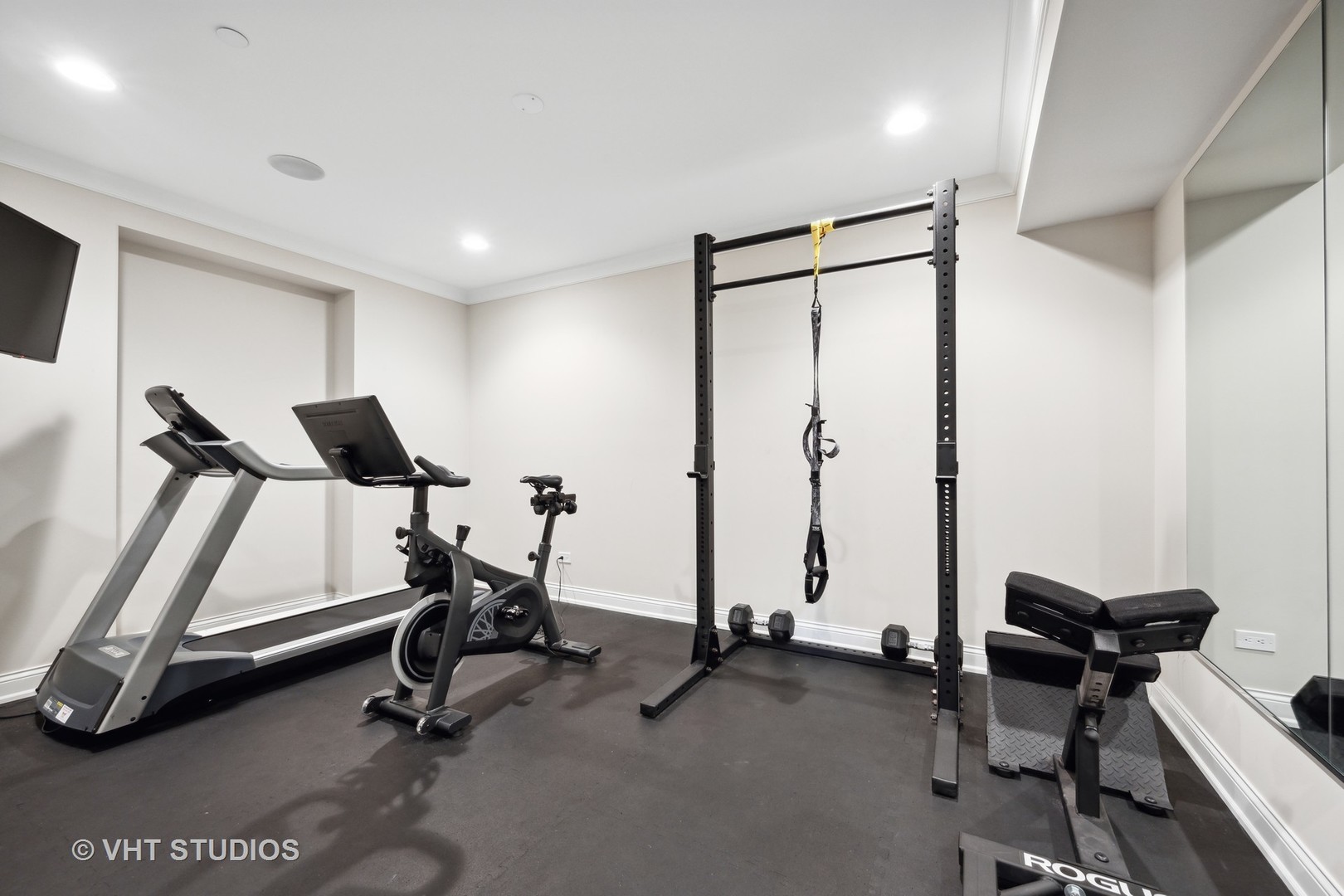 814 17th Street Wilmette, IL 60091 - Photo 41 of 51 a view of a room with gym equipment