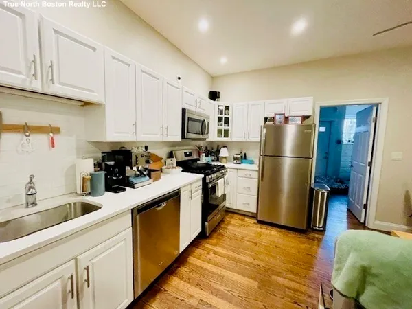 $2,800 | 180 Endicott Street, Unit 1, Boston, MA 02113