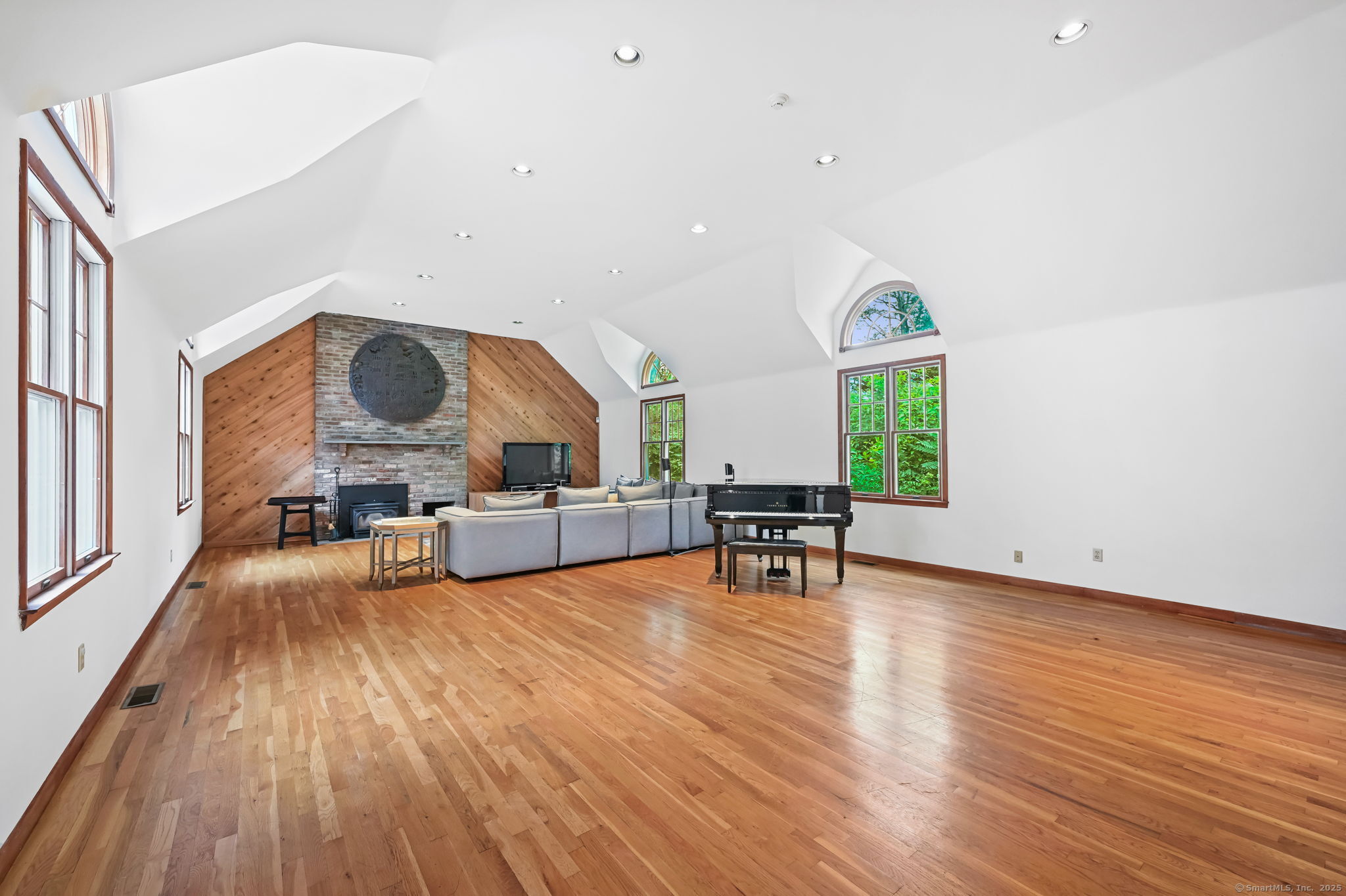 60 Redmont Road Stamford, CT 06903 - Photo 5 of 11