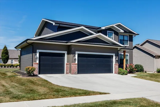 $515,000 | 9 Brookstone Circle, Bloomington, IL 61704