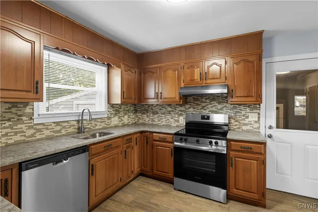 $2,500 | 105 Cooper Avenue, Whitestown, NY 13495