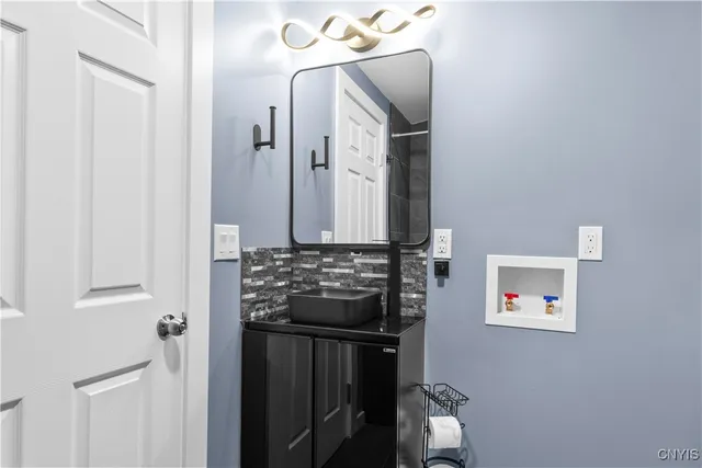 $2,500 | 105 Cooper Avenue, Whitestown, NY 13495