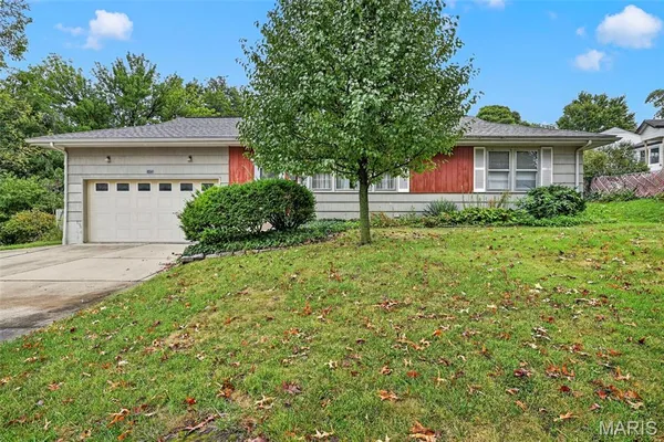 $325,000 | 1472 Grant Road, Webster Groves, MO 63119