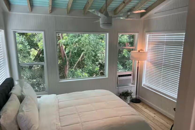 325 Calusa Street, Unit 121 Key Largo, FL 33037 - Photo 20 of 21 a bedroom with a bed and a window