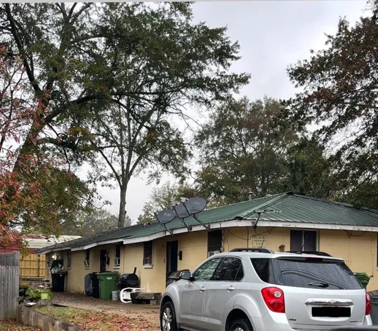 a car parked in front of a building