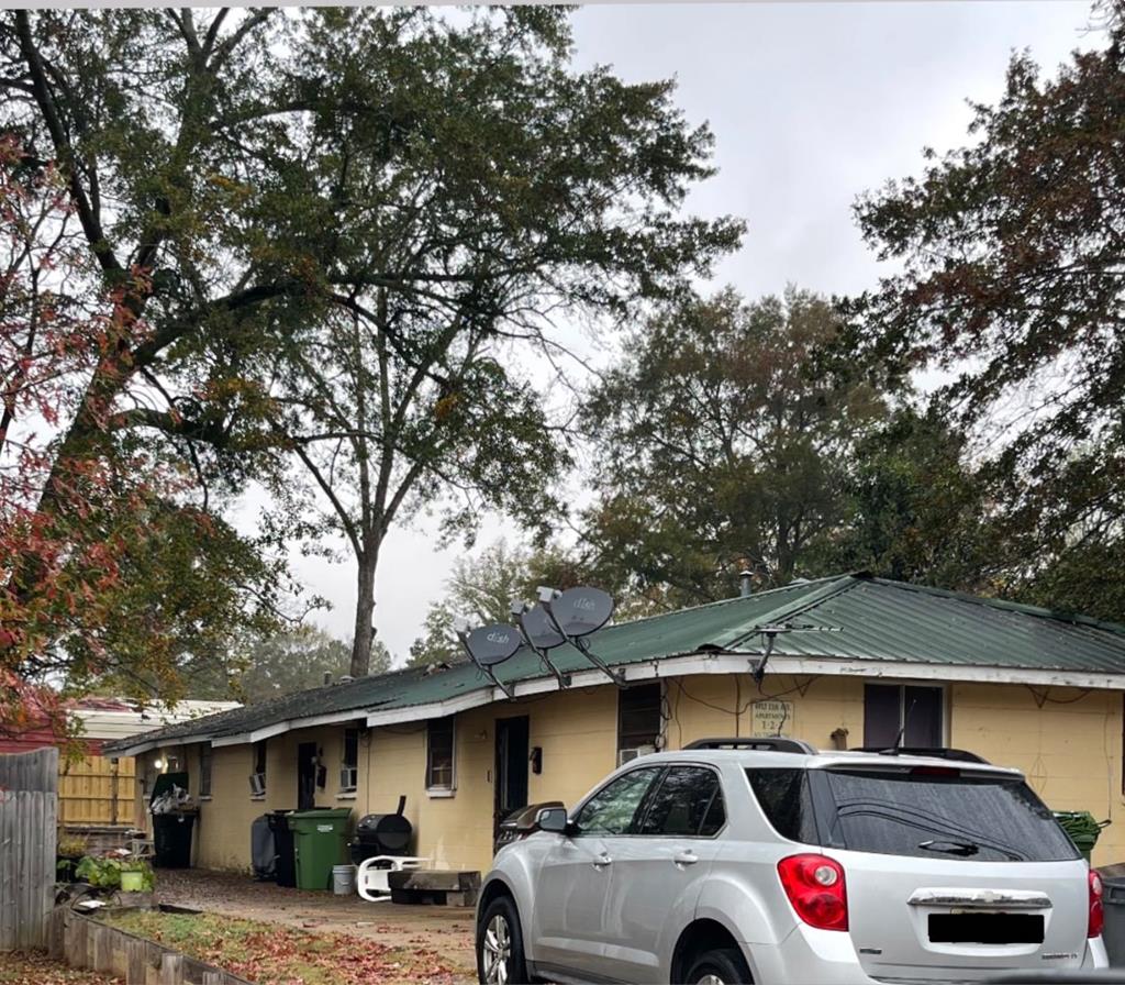a car parked in front of a building