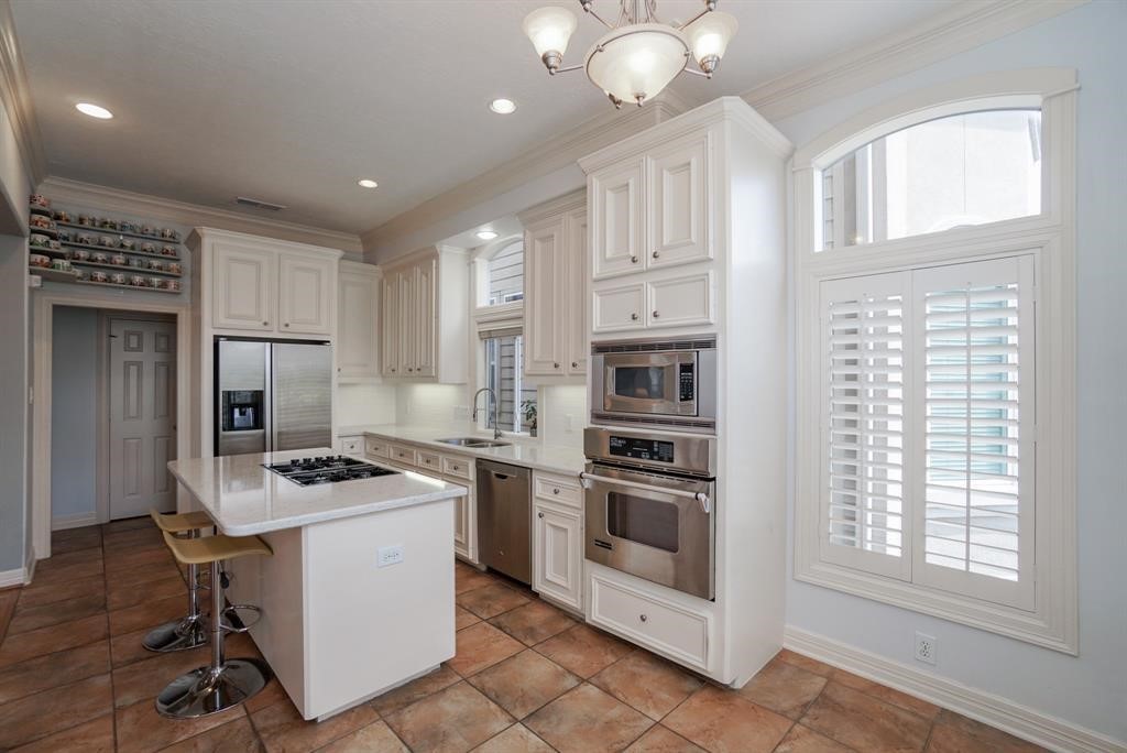 4406 Feagan Street, Unit A Houston, TX 77007 - Photo 14 of 29 a kitchen with cabinets appliances and a window
