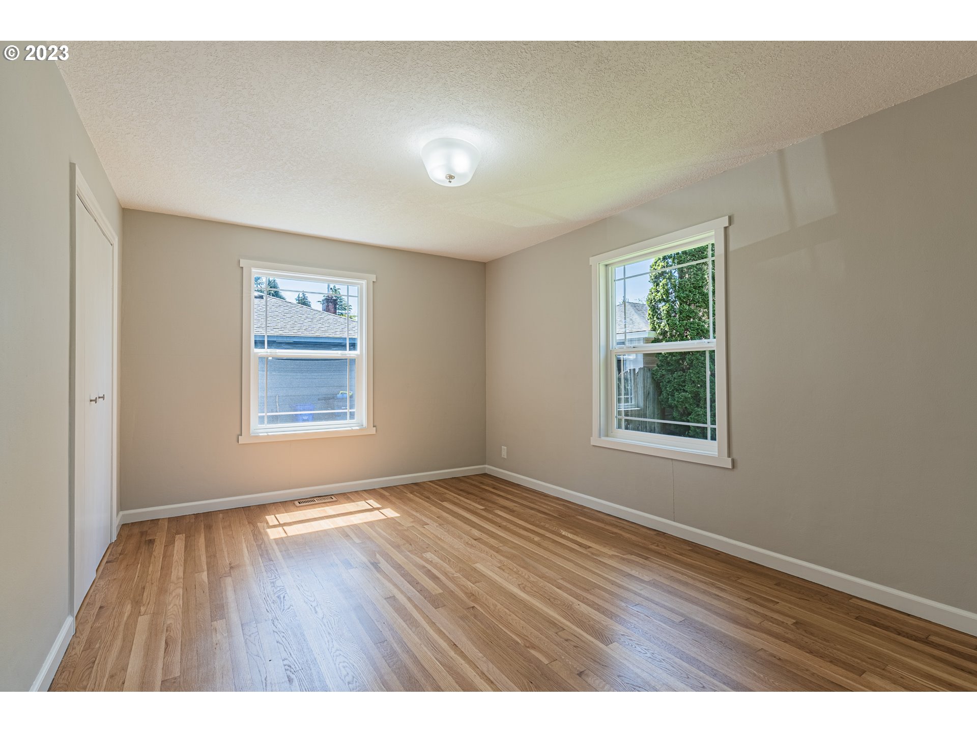 19315 Southeast River Road Milwaukie, OR 97267 - Photo 16 of 34 Bedroom