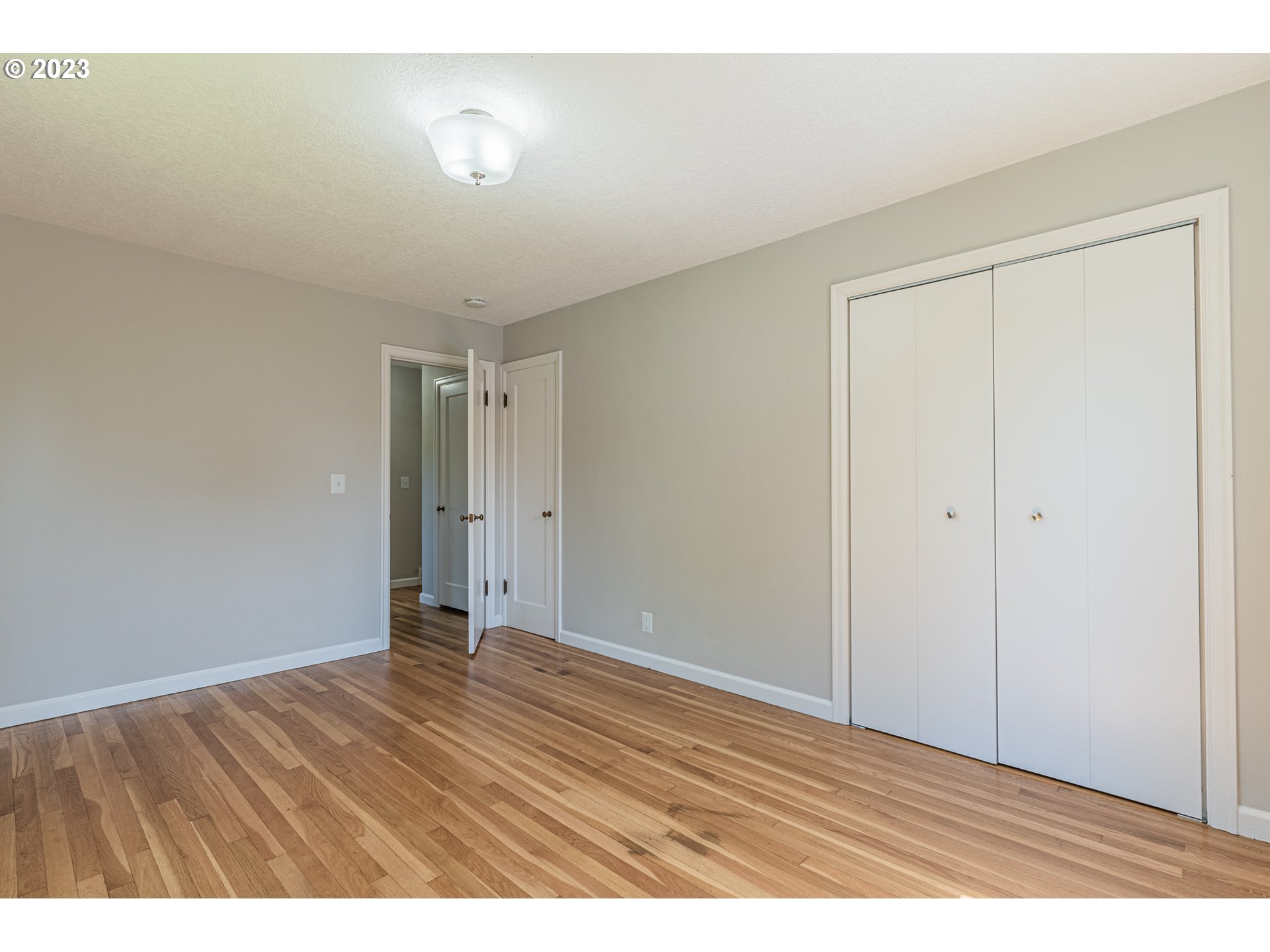 19315 Southeast River Road Milwaukie, OR 97267 - Photo 17 of 34 Bedroom