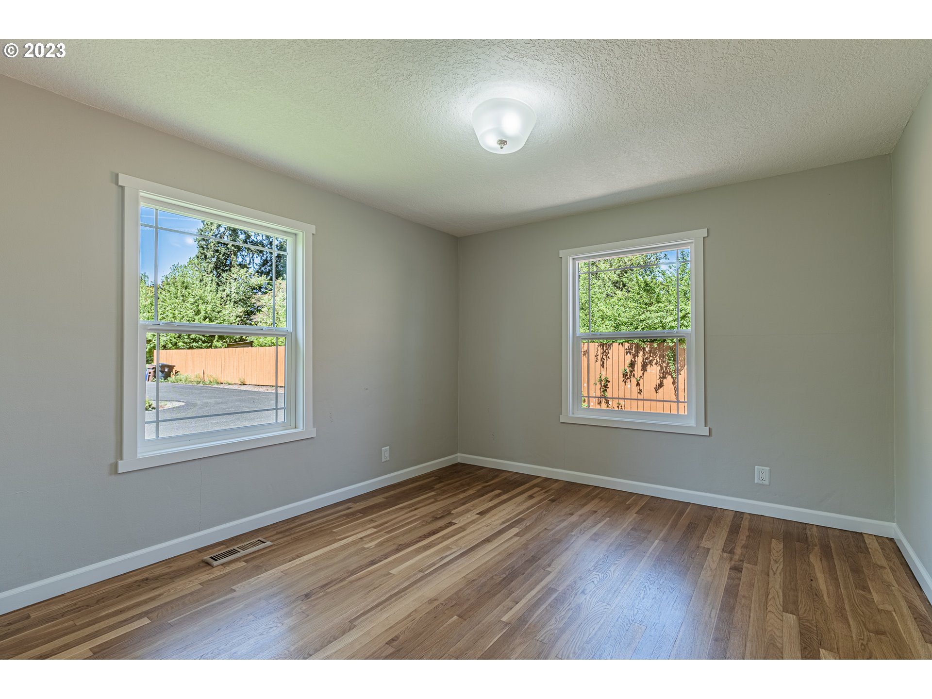 19315 Southeast River Road Milwaukie, OR 97267 - Photo 18 of 34 Bedroom
