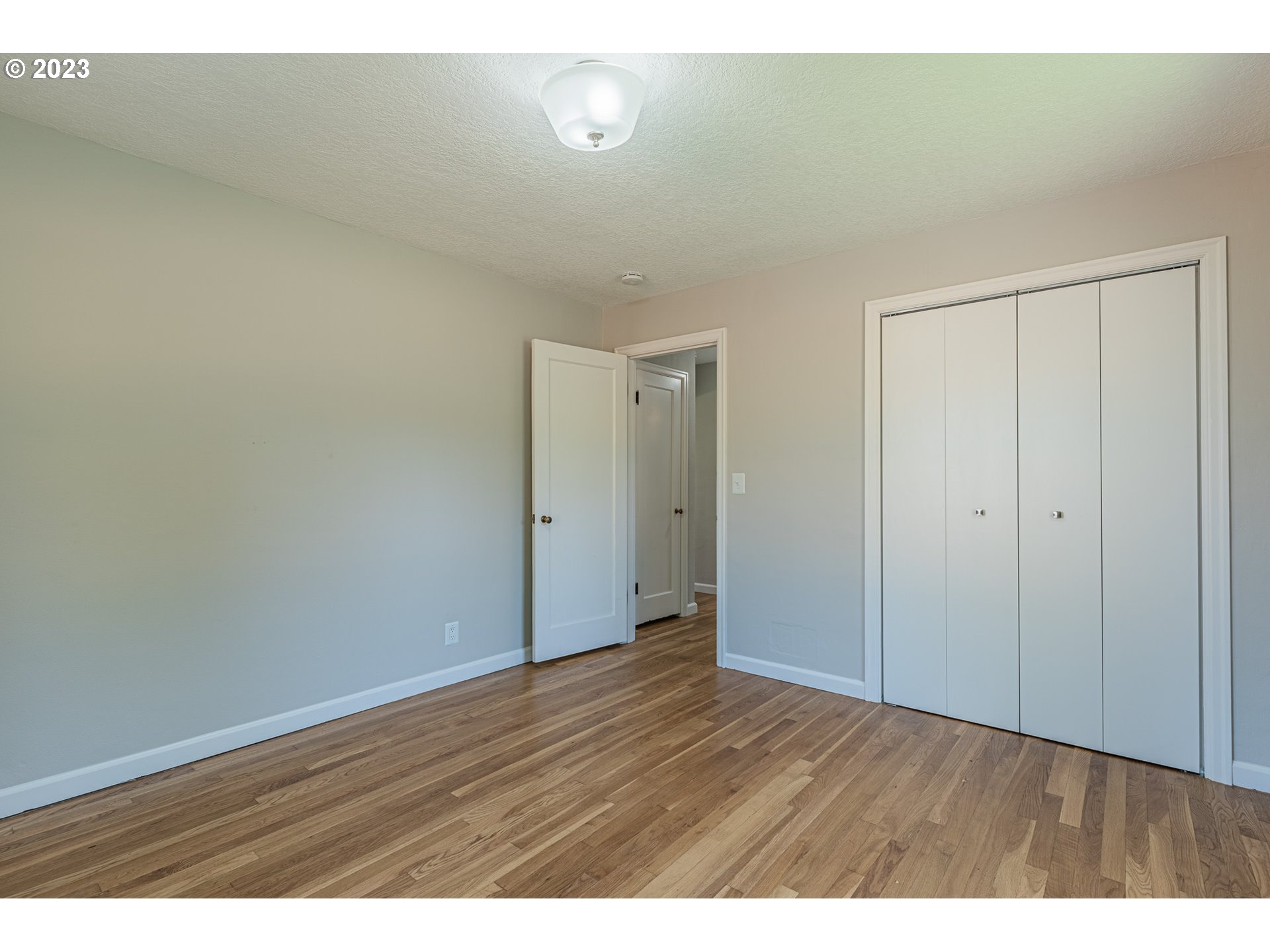 19315 Southeast River Road Milwaukie, OR 97267 - Photo 19 of 34 Bedroom