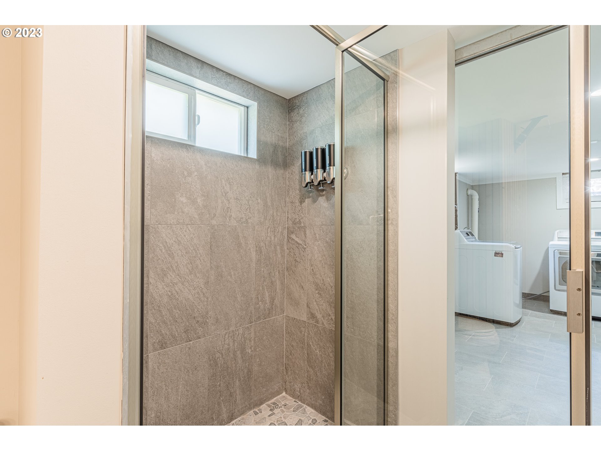 19315 Southeast River Road Milwaukie, OR 97267 - Photo 22 of 34 Bathroom