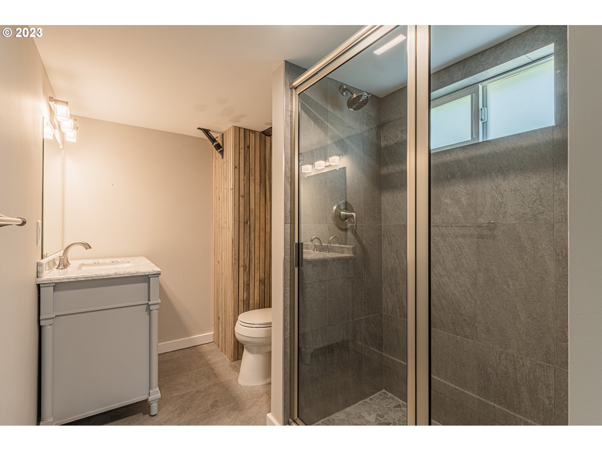 19315 Southeast River Road Milwaukie, OR 97267 - Photo 23 of 34 Bathroom