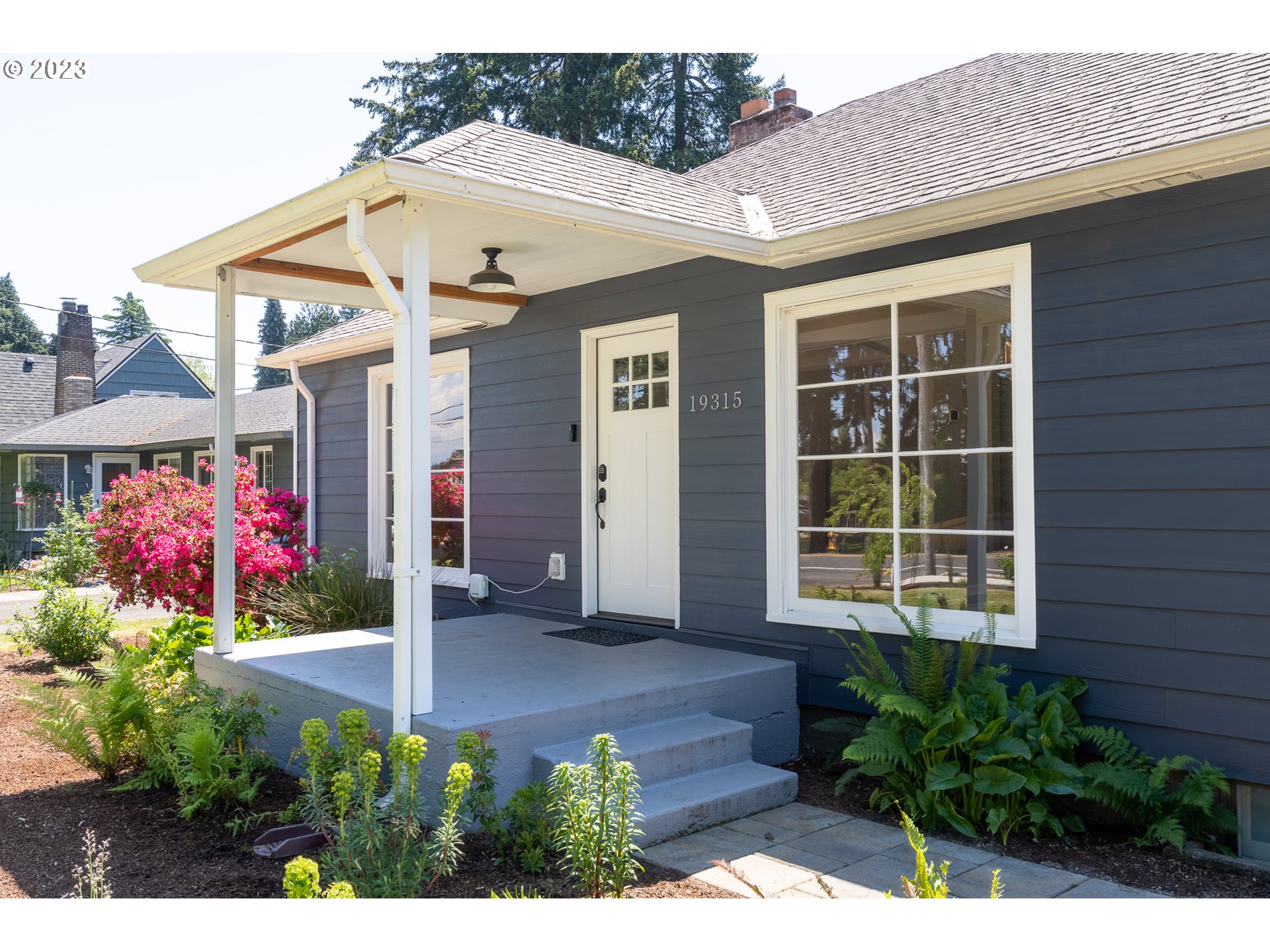 19315 Southeast River Road Milwaukie, OR 97267 - Photo 3 of 34 Covered Porch