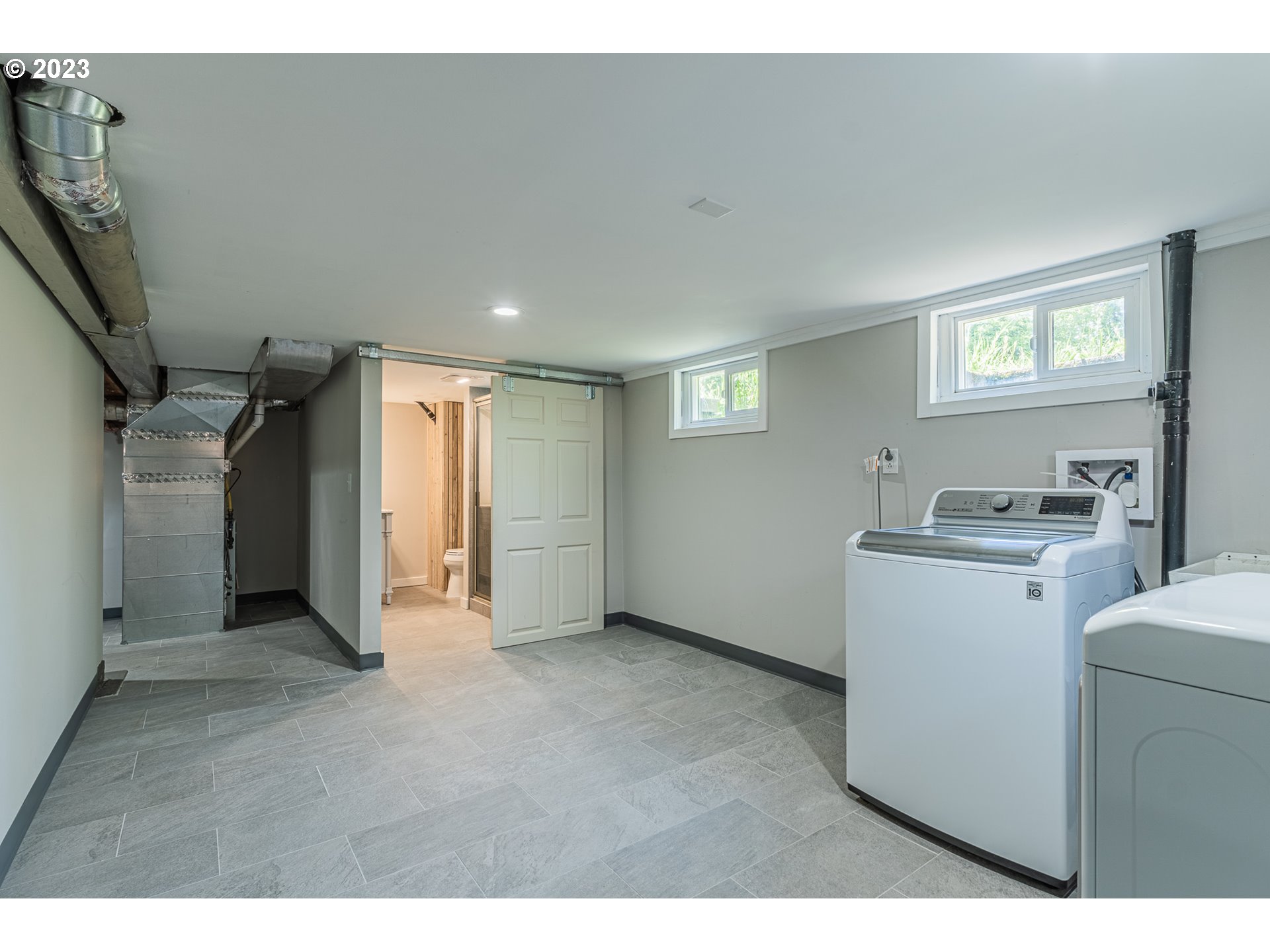 19315 Southeast River Road Milwaukie, OR 97267 - Photo 33 of 34 Laundry