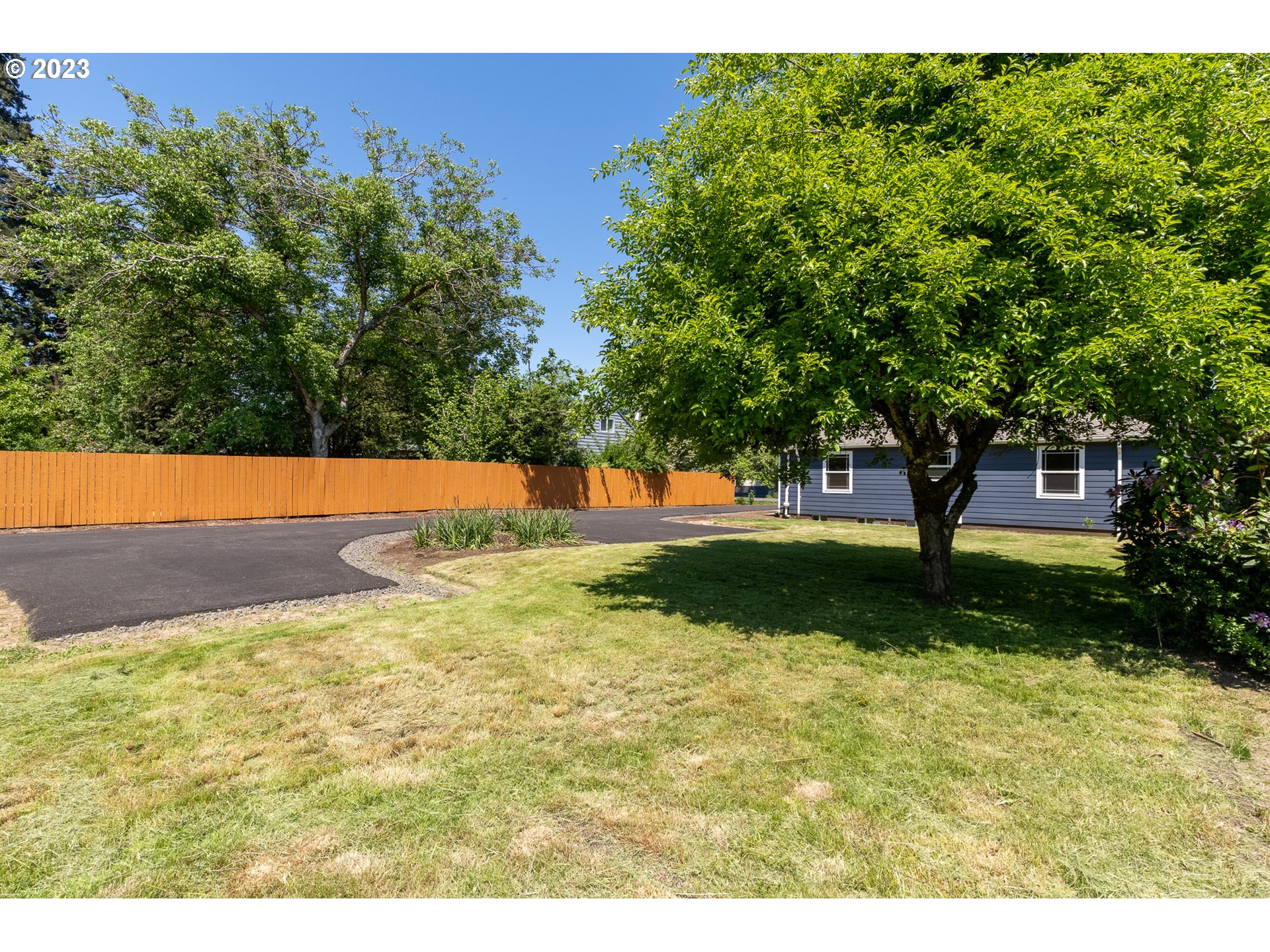 19315 Southeast River Road Milwaukie, OR 97267 - Photo 4 of 34 Backyard