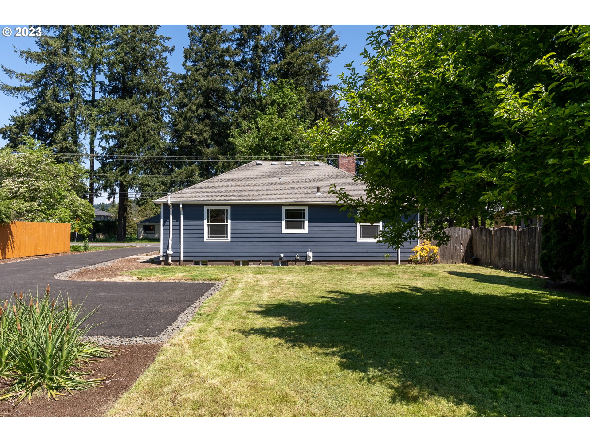 19315 Southeast River Road Milwaukie, OR 97267 - Photo 5 of 34 Backyard