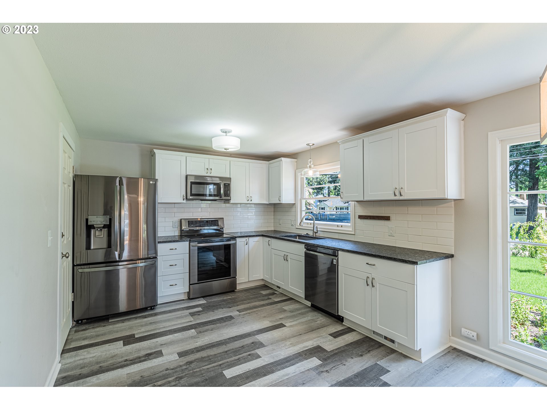 19315 Southeast River Road Milwaukie, OR 97267 - Photo 8 of 34