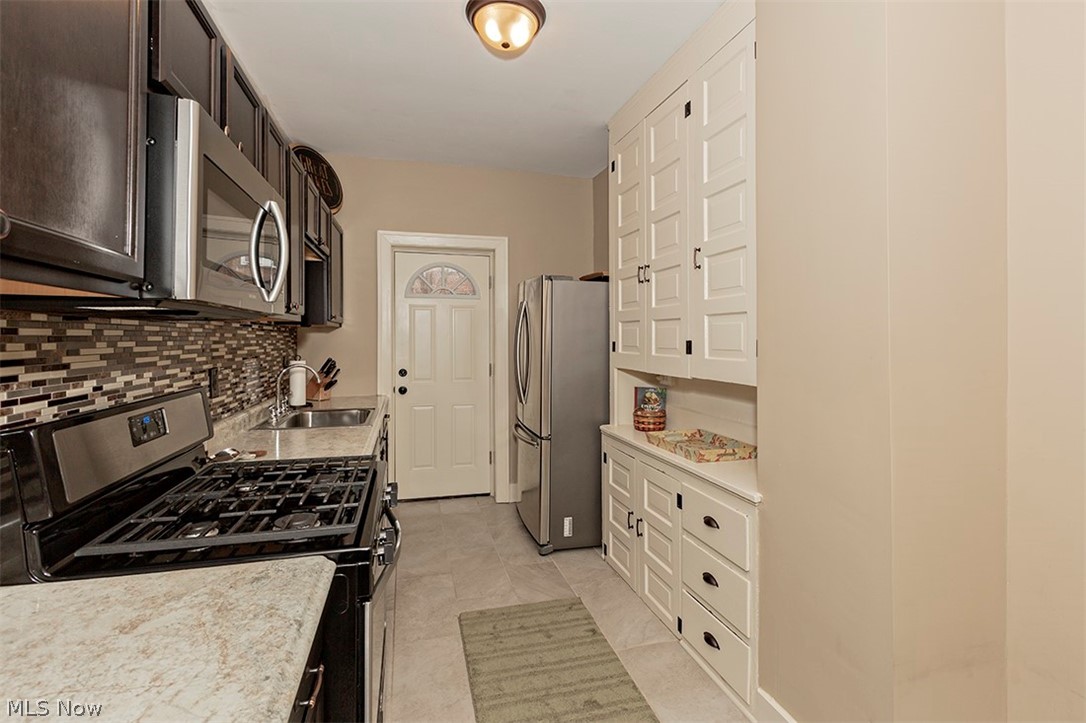 2116 Surrey Road, Unit 2 Cleveland, OH 44106 - Photo 9 of 27 Wonderful built in storage in the kitchen, gas oven range ready for the next lucky owner!
