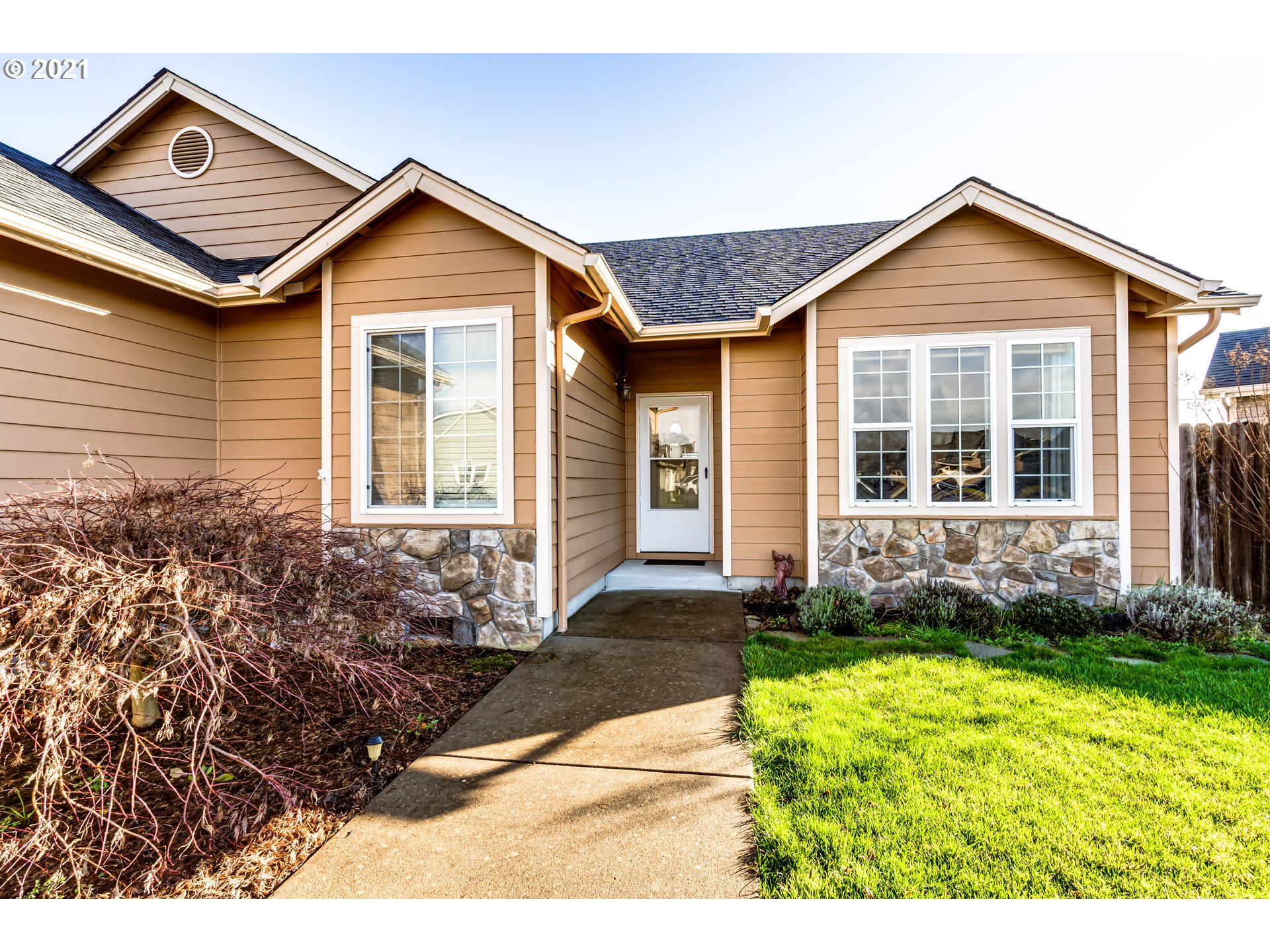 1045 Swale Ridge Loop Creswell, OR 97426 - Photo 2 of 31 Gallery Image 2