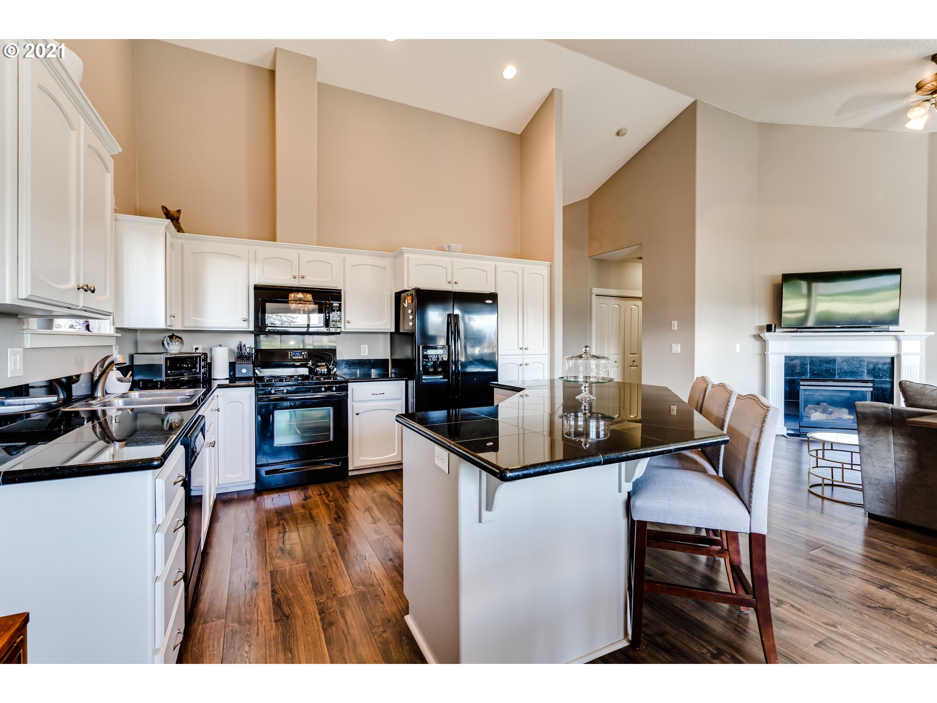1045 Swale Ridge Loop Creswell, OR 97426 - Photo 6 of 31 Gallery Image 6