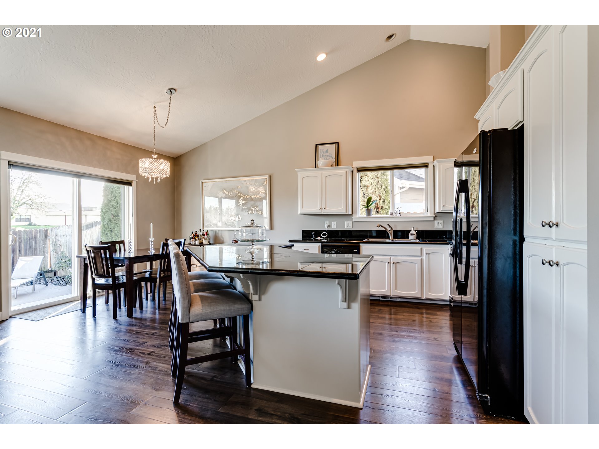 1045 Swale Ridge Loop Creswell, OR 97426 - Photo 7 of 31 Gallery Image 7