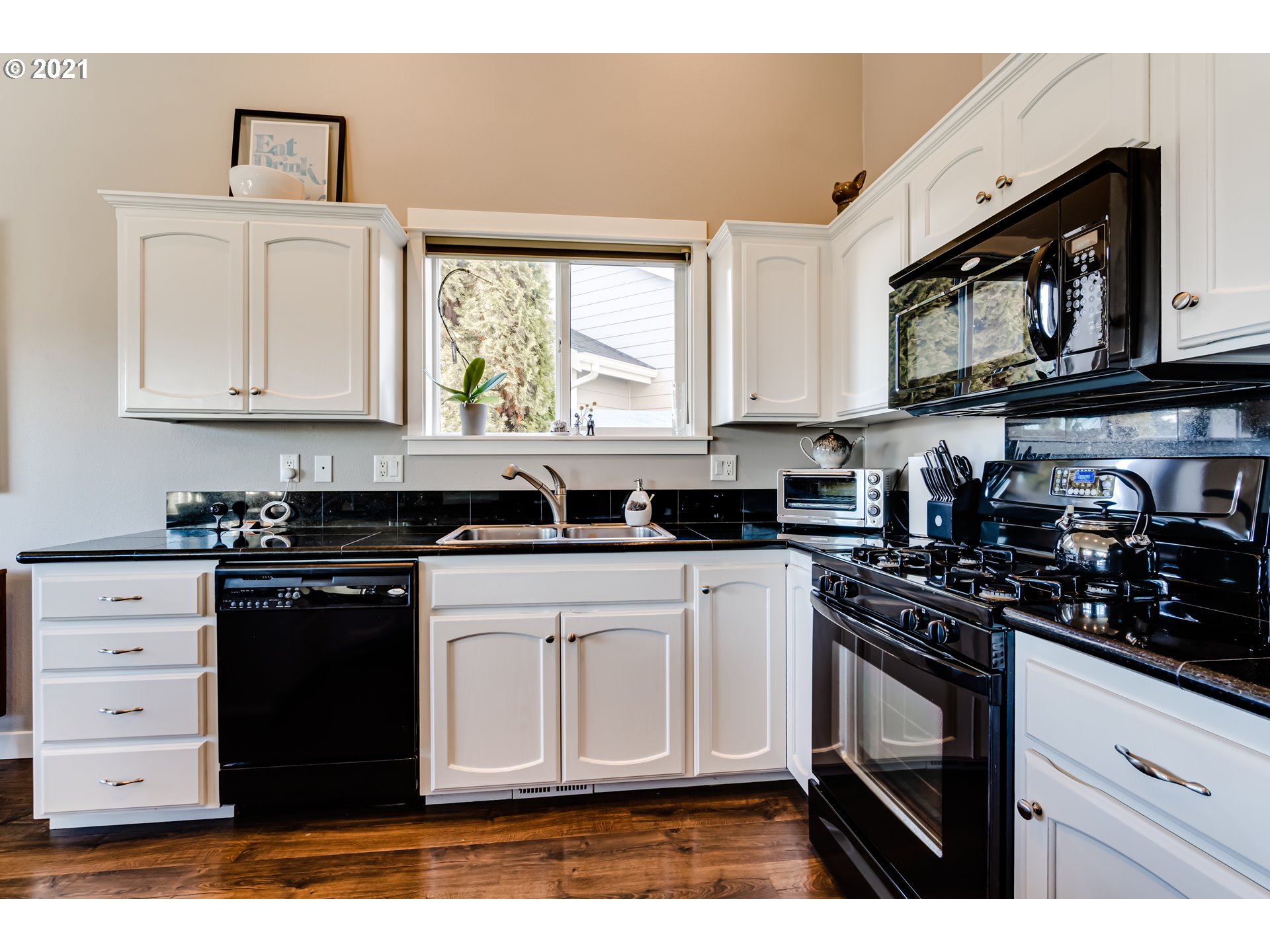 1045 Swale Ridge Loop Creswell, OR 97426 - Photo 10 of 31 Gallery Image 10