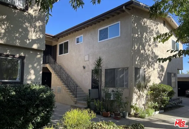 $2,200 | 6610 Whitsett Avenue, Unit 7, North Hollywood, CA 91606