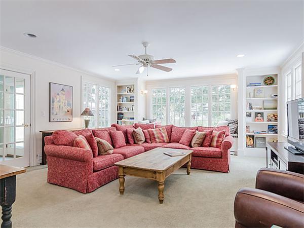22 Braeburn Road Newton, MA 02466 - Photo 12 of 23 Gallery Image 12