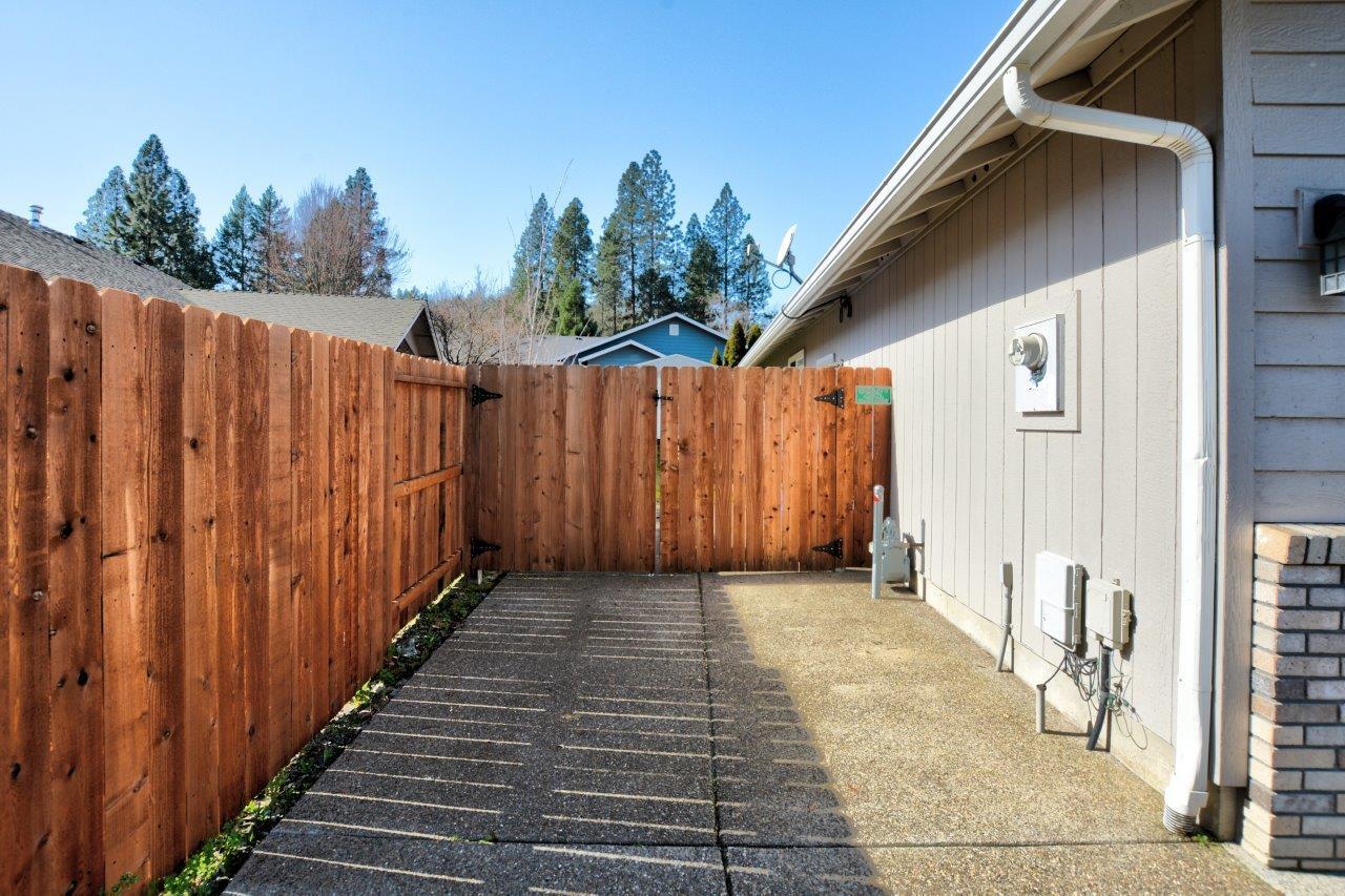 2614 Southwest Allen Creek Road Grants Pass, OR 97527 - Photo 27 of 39 Extra parking