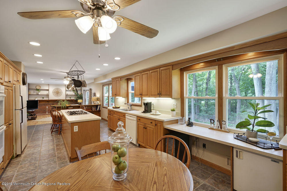145 Lynch Road Middletown, NJ 07748 - Photo 11 of 33 054_dsc03345-dsc03349
