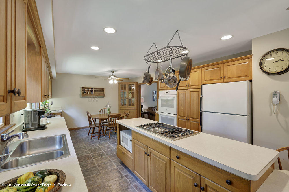 145 Lynch Road Middletown, NJ 07748 - Photo 9 of 33 046_dsc03305-dsc03309